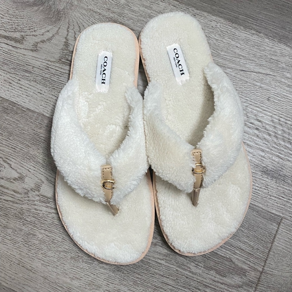 NWT COACH Teddy Plush Flip Flop Sandals Slippers - Picture 12 of 12